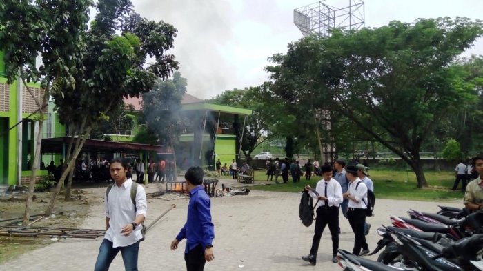 Sesama mahasiswa UIN Sumut terlibat bentrokan tribun