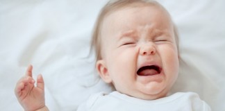 KENAPA BAYI SERING CEGUKAN DAN CARA MENGATASINYA